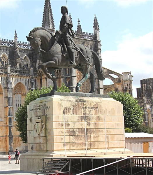 117-Памятник Нуну Алварешу Переире